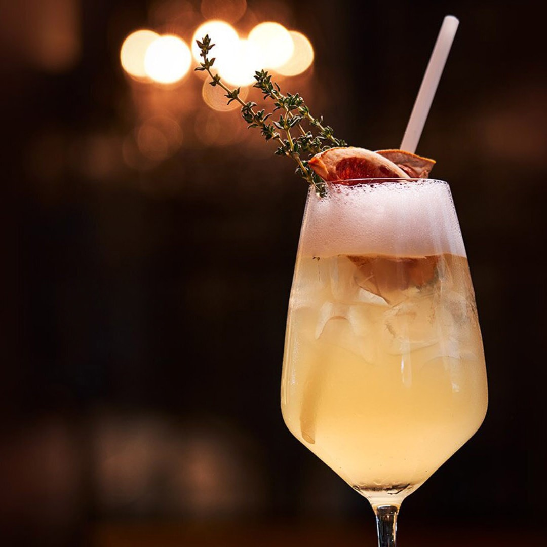 A glass of cocktail to pair your Sunday roast with your friends in Singapore