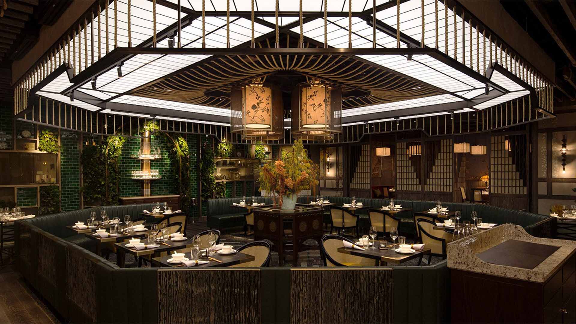 Mott32 Singapore, a romantic dining restaurant